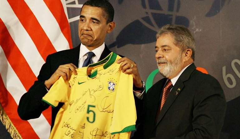 Deputado apaga tweet que confirma vinda de Obama para posse de Lula