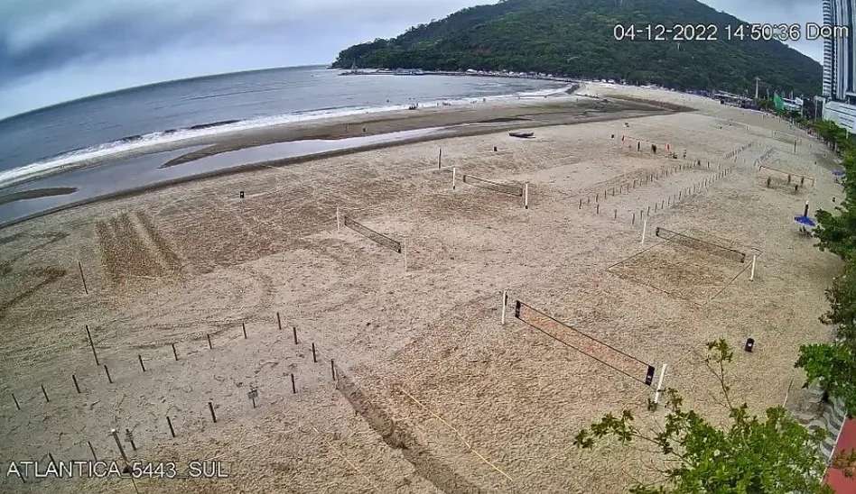 Praia de Balneário Camboriú ganha lagoa na areia ao completar 1 ano da obra de alargamento Lorena Bueri