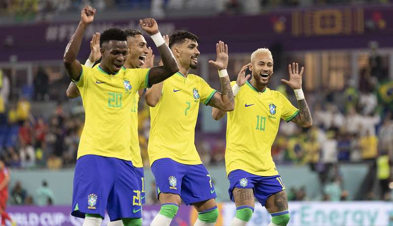 Baile brasileiro: Seleção massacra a Coréia e está nas quartas de final da Copa do Mundo 