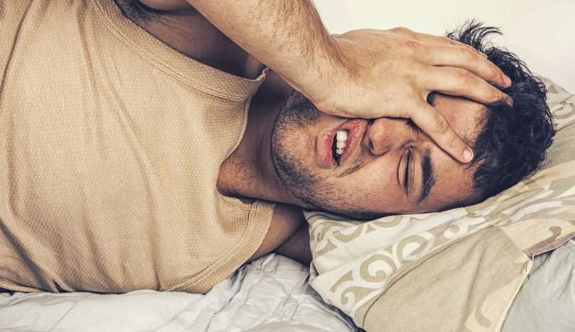 Dormir mal pode estar te engordando! Entenda o motivo Lorena Bueri