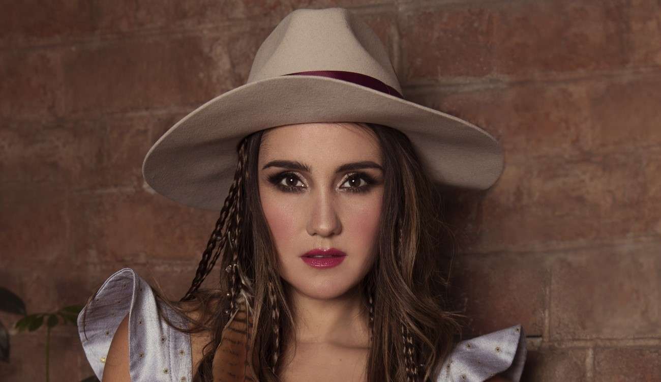 Dulce María lança versão deluxe do álbum “Origen”