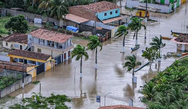 Chuvas deixam 48 cidades em estado de emergência