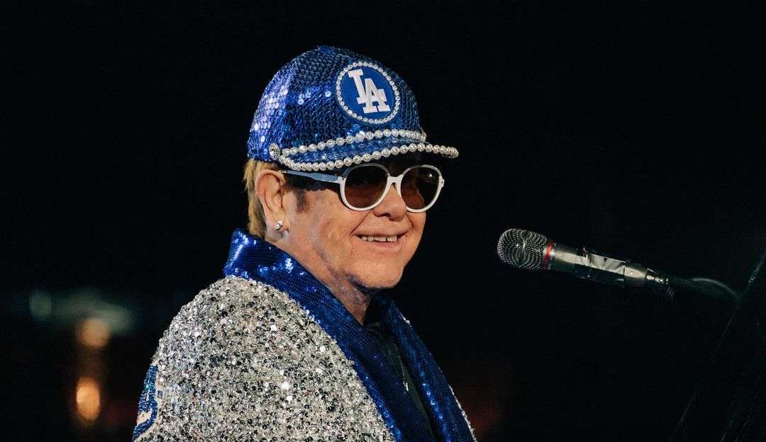 Elton John anuncia saída do Twitter devido à desinformação espalhada pela rede social Lorena Bueri