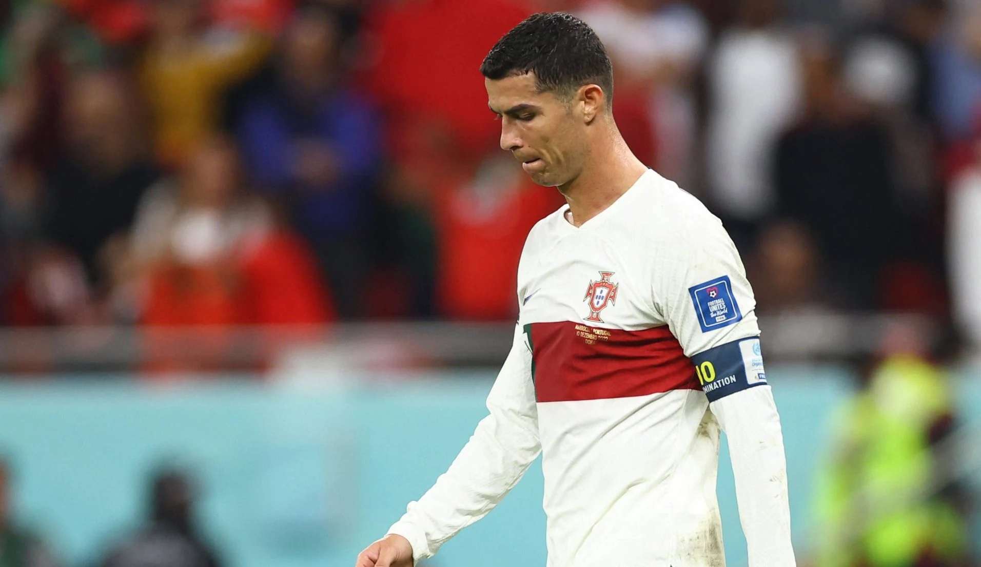 Cristiano Ronaldo chora e sofre tentativa de agressão após eliminação de Portugal na Copa Lorena Bueri