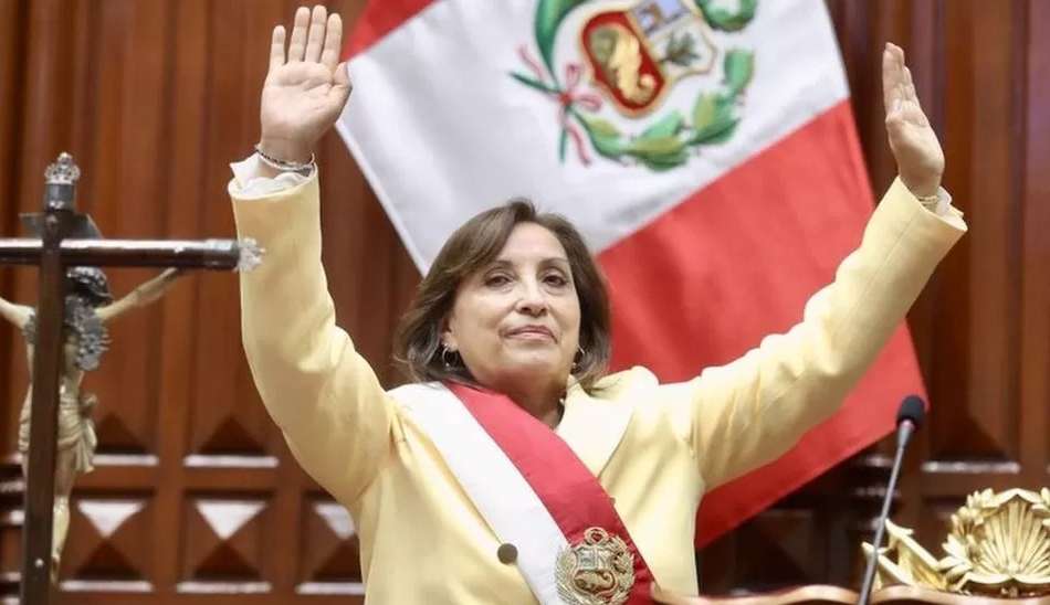 Dina Boluarte propõe antecipação de eleições gerais no Peru Lorena Bueri