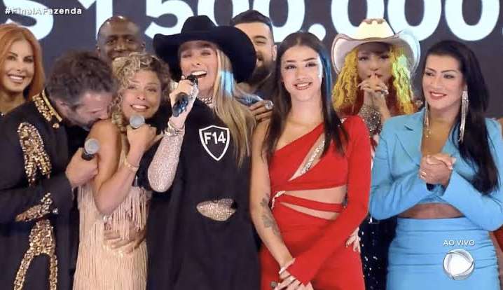 A Fazenda tem sua 15° temporada confirmada pela apresentadora Adriana Galisteu