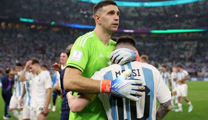 Emiliano Martínez não aponta favoritos na final e exalta Messi: “Temos o melhor do mundo” Lorena Bueri