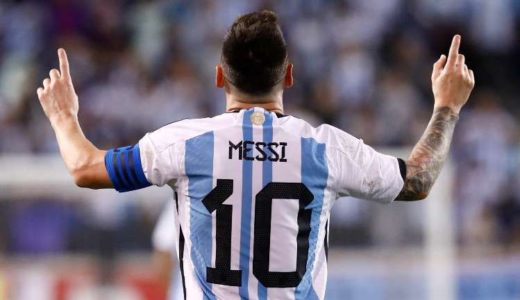 Messi torna-se favorito a melhor do mundo após troféu de craque no Catar