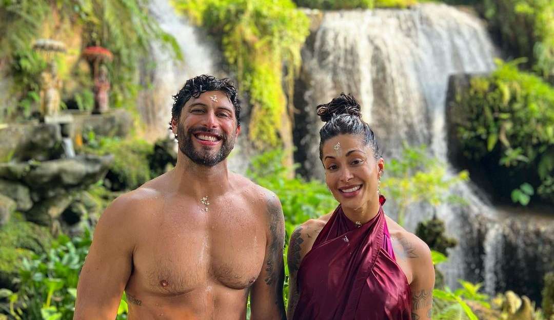 Jesus Luz e Aline Campos compartilham momentos em cachoeira na Indonésia Lorena Bueri