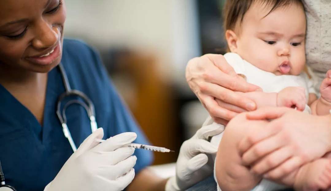 Prefeitura de São Paulo procura mais de 7 mil bebês para tomar vacina contra Covid