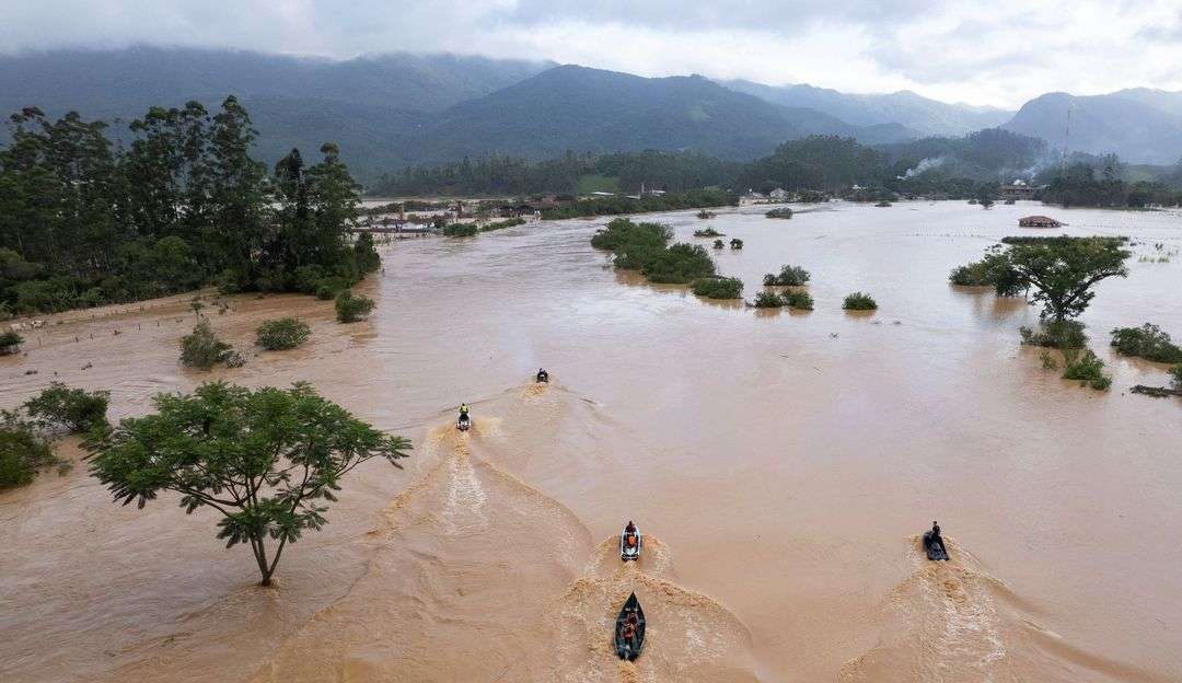 Chuvas fortes causam situação de emergência em Minas Lorena Bueri