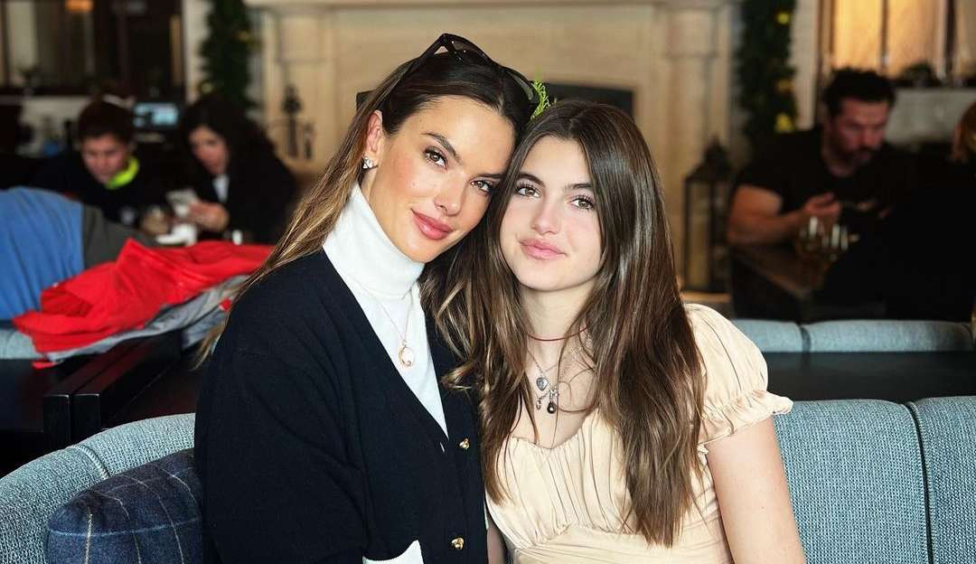 Filha adolescente de Alessandra Ambrósio chama atenção pela beleza e semelhança com a mãe