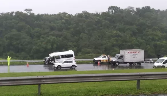 Três pessoas morrem e nove ficam feridas em acidente na Rodovia dos Bandeirantes