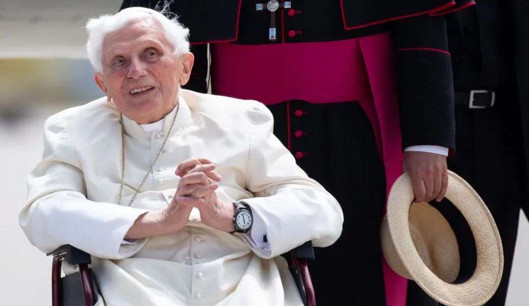 Papa Francisco fala sobre estado de saúde de Bento XVI e pede orações Lorena Bueri