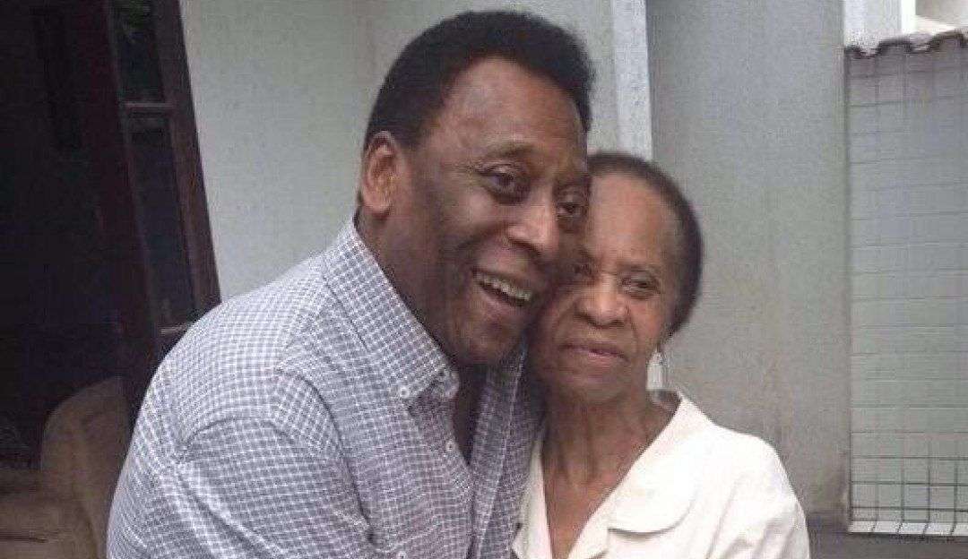 Ao completar 100 anos, mãe de Pelé recebeu homenagem do filho em novembro
