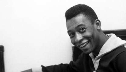 Morte de Pelé comove o mundo dos famosos que prestaram suas homenagens ao Rei do Futebol Lorena Bueri