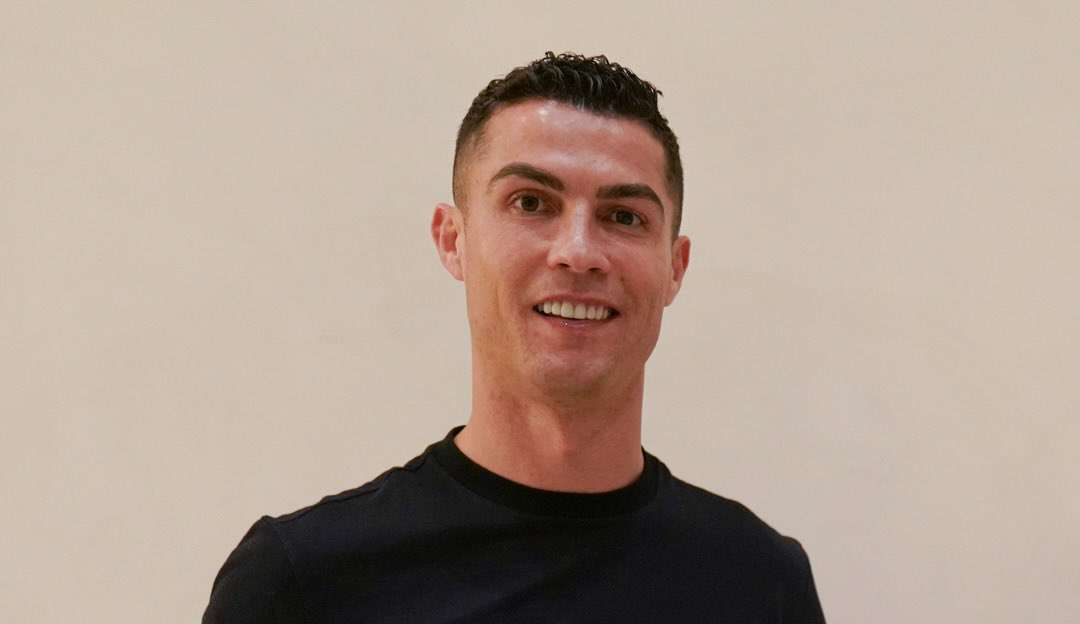 Cristiano Ronaldo surpreende e assina com clube saudita