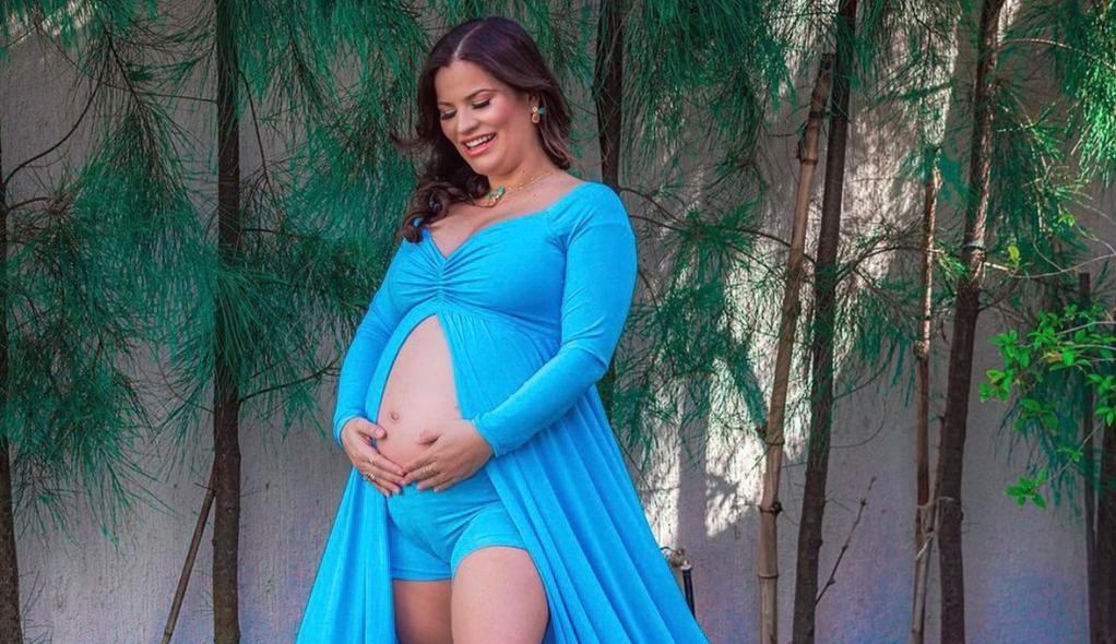Após dar à luz gêmeos, influenciadora lamenta morte de um dos bebês Lorena Bueri