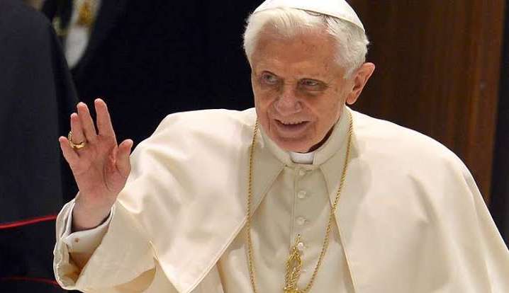 Morre Papa emérito Bento XVI  Lorena Bueri