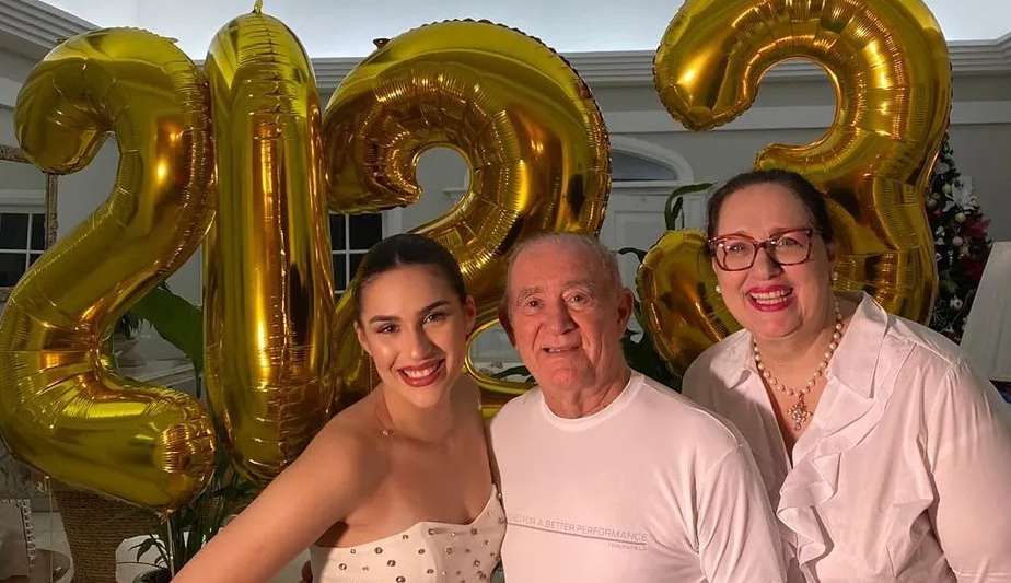 “Um feliz 2023 para todos”: compartilha Renato Aragão em comemoração de ano novo, pós alta hospitalar  Lorena Bueri