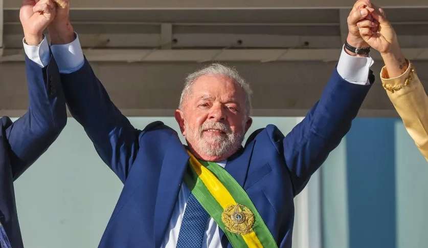 Precisando redundar ações do ex-presidente, Lula chega na presidência com recorde de atos na largada do governo  Lorena Bueri