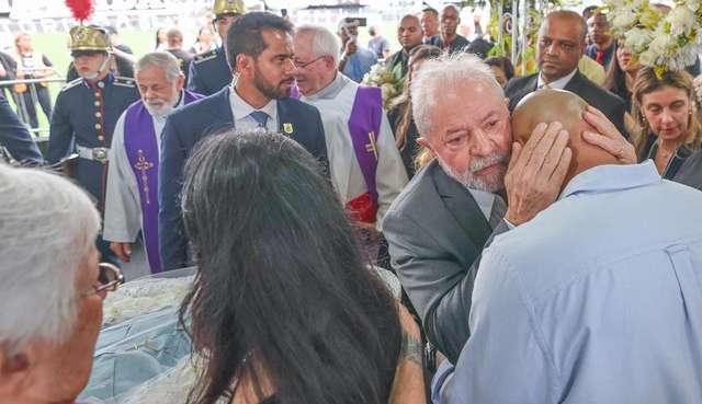 Presidente Lula deixa mensagem de despedida a Pelé pouco antes de ir a velório Lorena Bueri