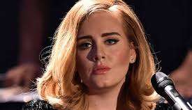 Adele revela que está com muita dificuldades de andar durante os shows em Las Vegas