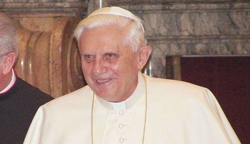 Papa emérito Bento XVI é sepultado, e Papa Francisco preside cerimônia