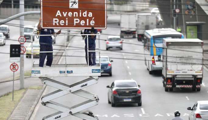 Avenida importante no Rio troca de nome e agora se chamará Rei Pelé Lorena Bueri