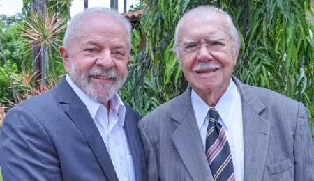 Ex-presidente José Sarney participa de diversas posses ministeriais do novo Governo Lula