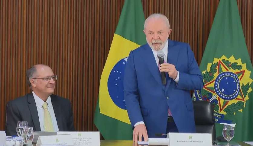 Após a festa de eleição acabar, Lula cobra resultados aos ministros Lorena Bueri