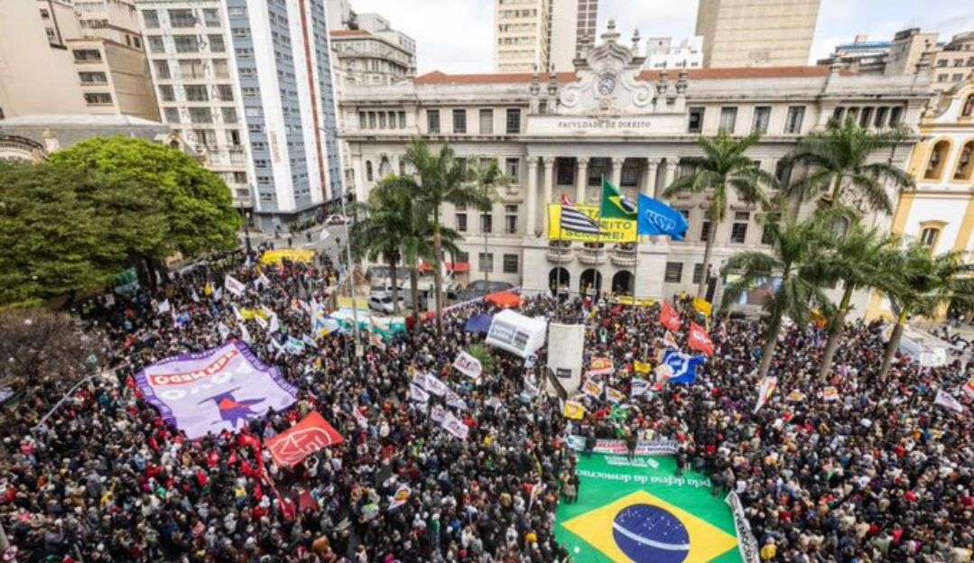 Movimentos sociais organizam atos como resposta a vandalismo em Brasília