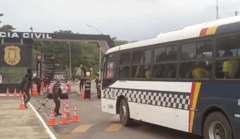 Após invasões golpistas, 40 ônibus são apreendidos em Brasília