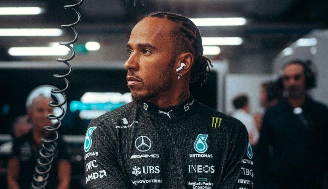 Hamilton permanece na Mercedes para temporada 2024, afirma chefe da categoria  Lorena Bueri