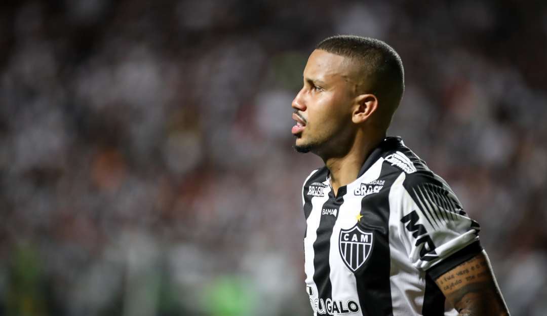 Jair desembarca no Rio de Janeiro para assinar contrato com Vasco
