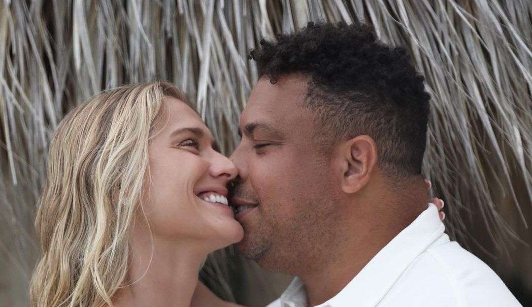 Ronaldo Fenômeno pede em casamento sua namorada, Celina Locks