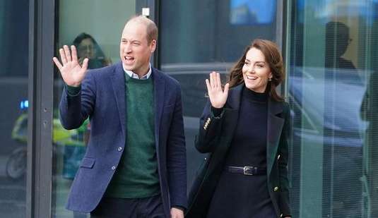 Em primeira aparição após polêmica, William e Kate Middleton ignoram pergunta sobre Harry