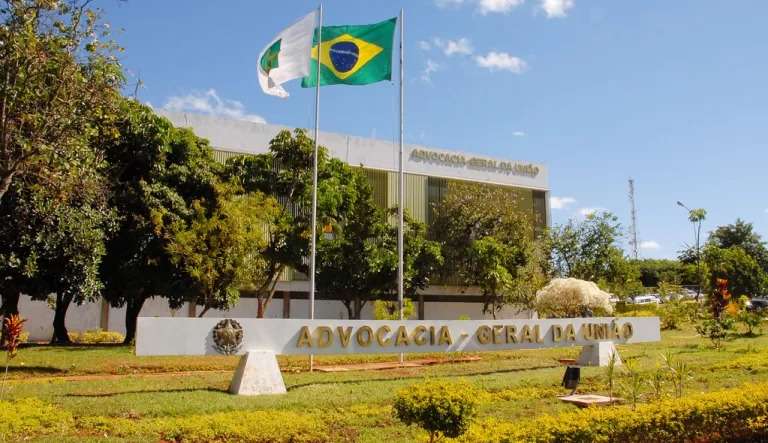 AGU solicita à Justiça Federal o bloqueio de R $6,5 milhões de 59 financiadores
