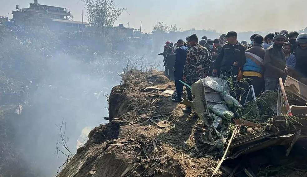 Queda de avião no Nepal deixa ao menos 68 mortos Lorena Bueri