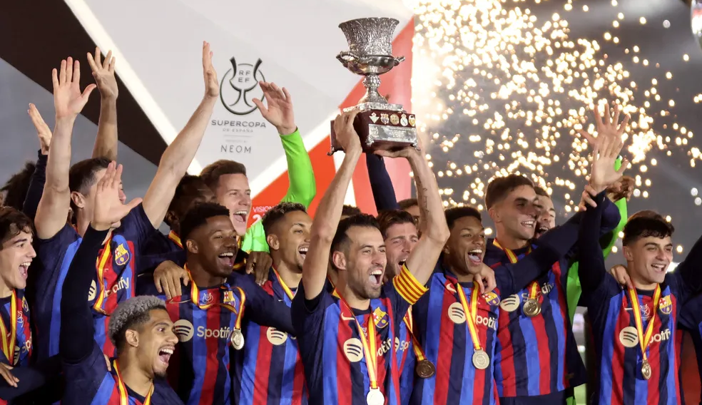 Barcelona vence Real Madrid e leva a Supercopa da Espanha