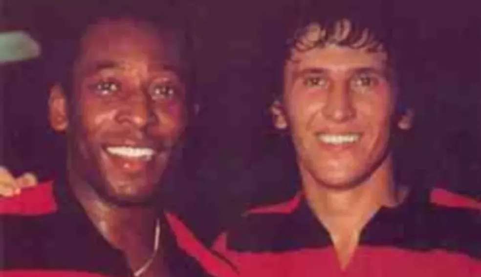 Torcida do Flamengo altera música que ofendia Pelé Lorena Bueri