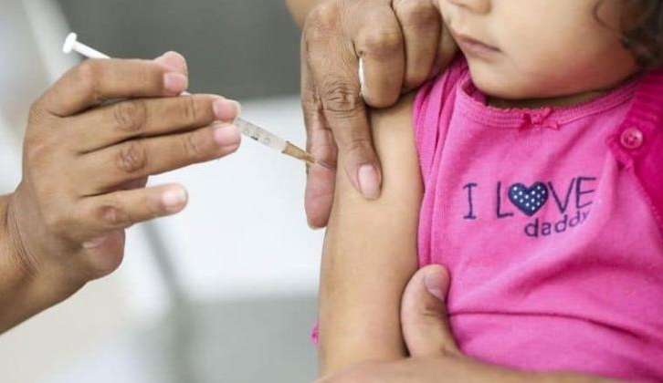 Vacinação infantil suspensa em capitais do Brasil por falta de dose Lorena Bueri