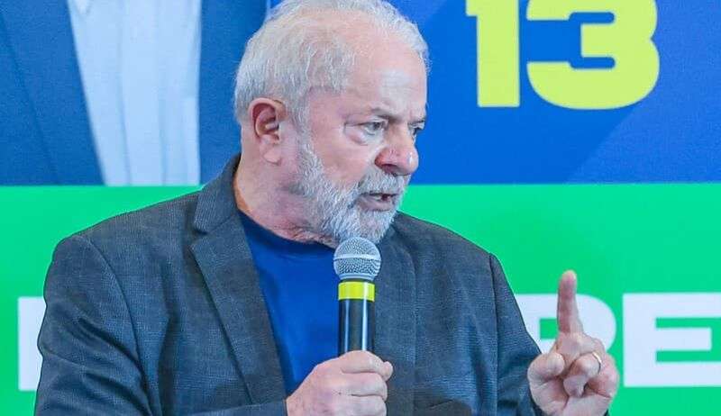 Lula pretende reavaliar isenção de visto a turistas dos EUA, Canadá, Austrália e Japão  Lorena Bueri