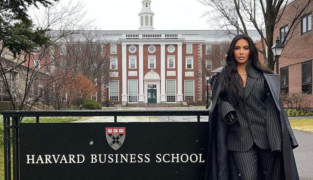 Kim Kardashian dá palestra sobre negócios em Harvard: ‘Estou muito orgulhosa’ Lorena Bueri