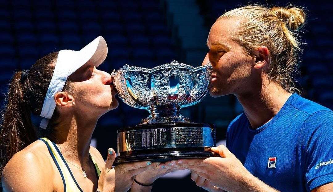 Luisa Stefani e Rafa Matos são campeões do Australian Open de tênis  Lorena Bueri
