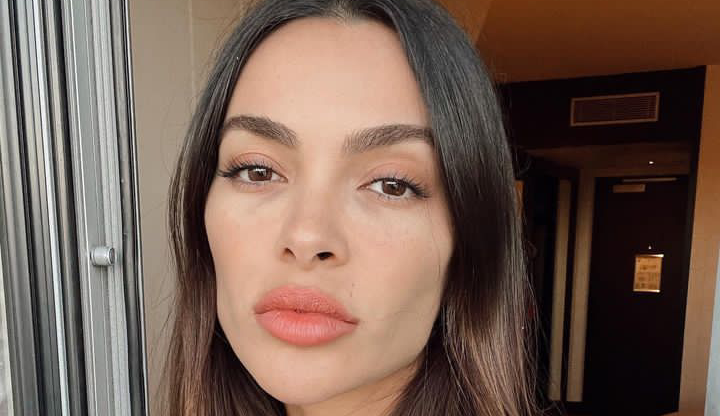 Esposa de Daniel Alves expõe mensagens de ódio que vem recebendo nas redes sociais  Lorena Bueri