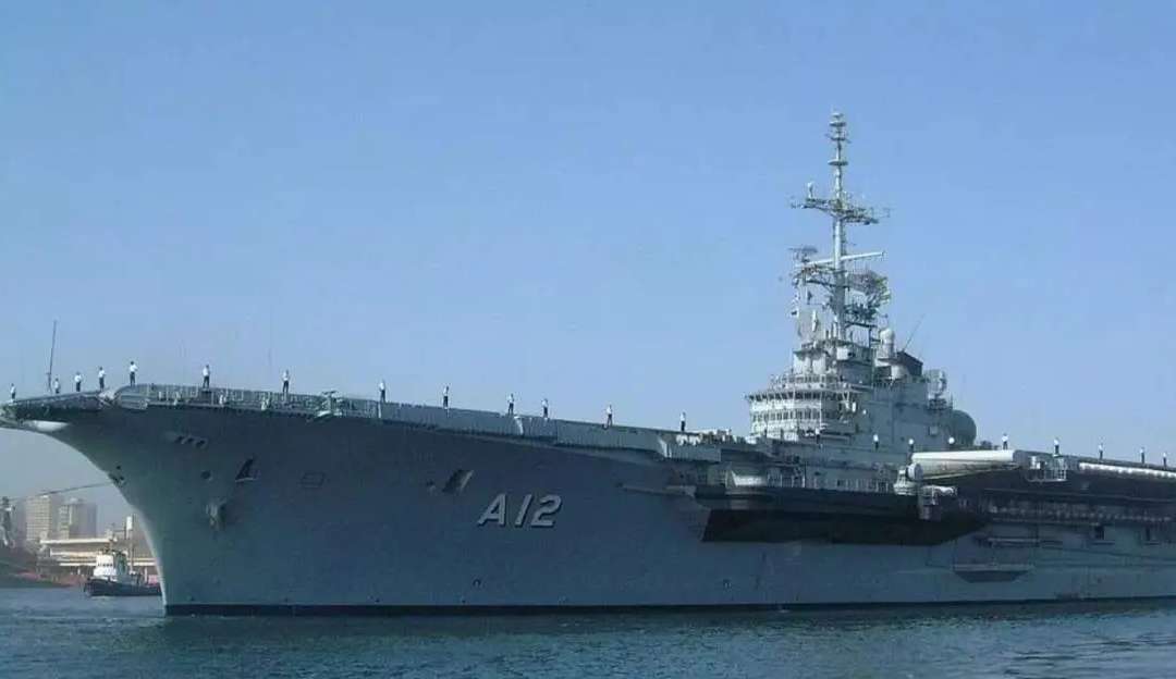 Ibama e Marinha divergem sobre destino de navio aposentado Lorena Bueri