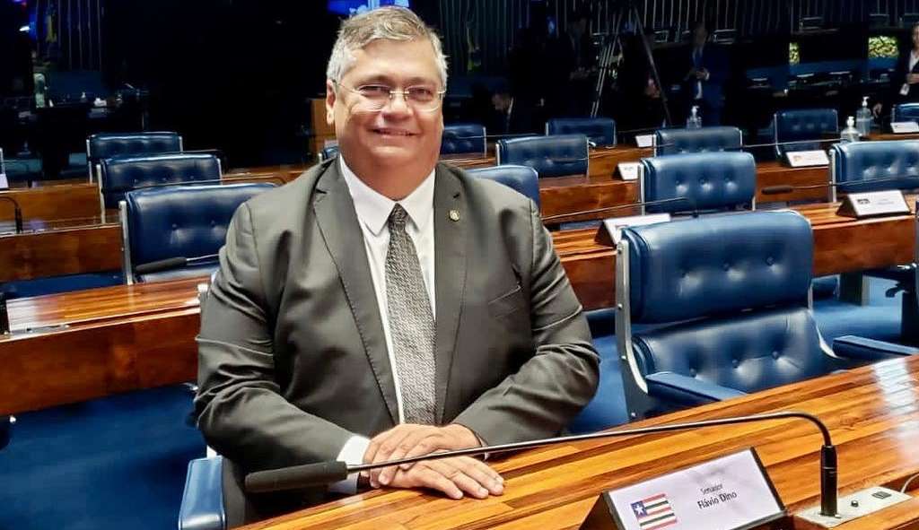  Dino afirma que fala de Marcos do Val 'aumenta' indício de responsabilidade de Bolsonaro