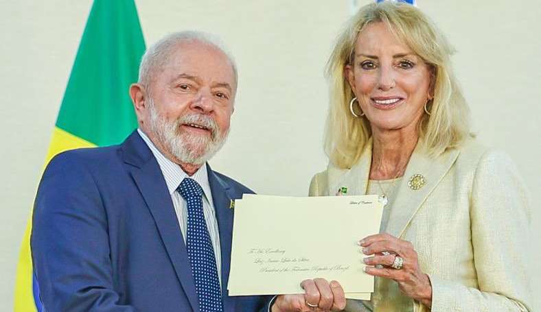 Relações diplomáticas: Luís Inácio Lula da Silva se encontra com embaixadora americana