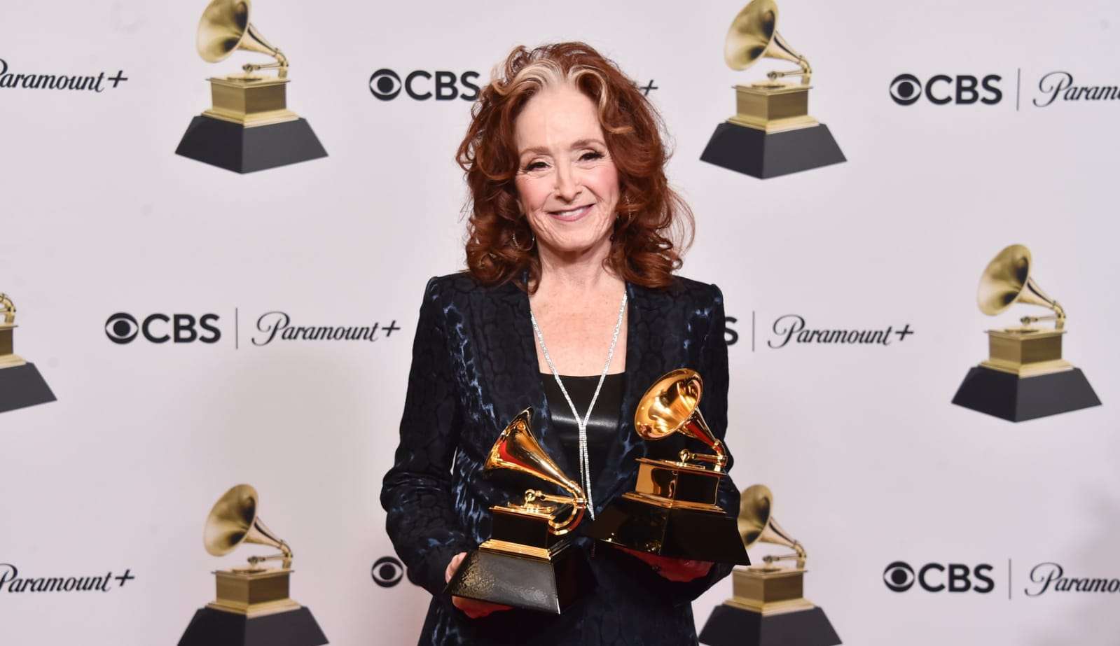 GRAMMY AWARDS 2023: Bonnie Raitt vence Música do Ano Lorena Bueri